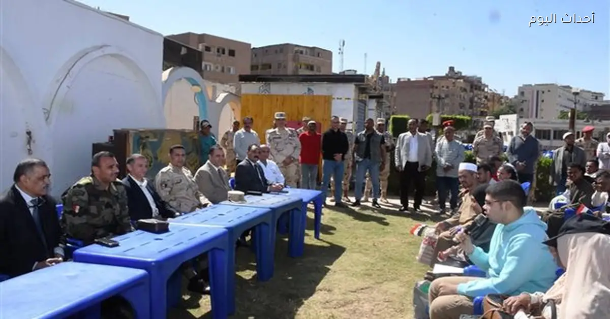 محافظ أسوان يشيد بجهود القوات المسلحة في تجنيد ذوي الهمم