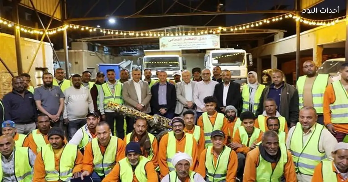 محافظ أسوان يكرم عمال النظافة في حفل الإفطار