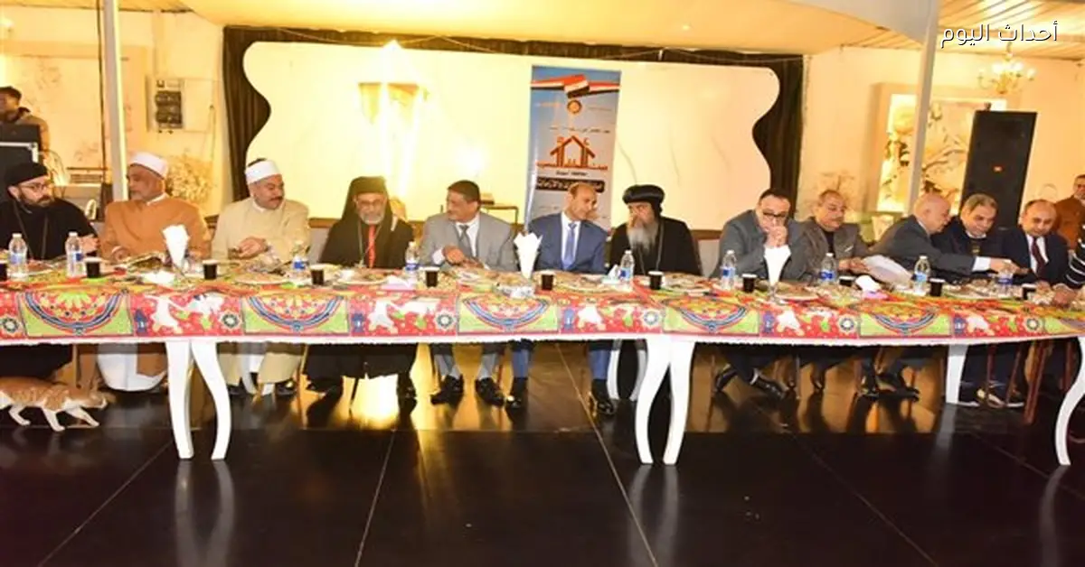 محافظ أسيوط يشارك الأطفال في إفطار رمضان الجماعي