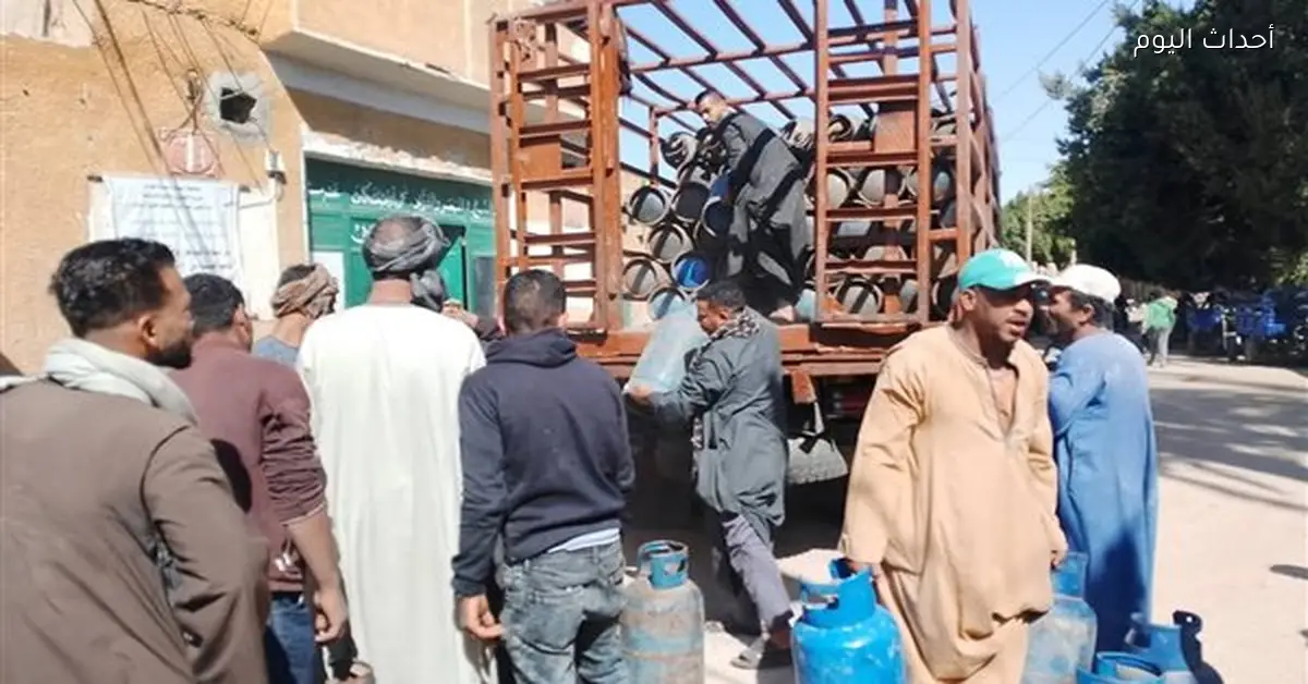 محافظ أسيوط يطالب بتكثيف الحملات على مواقف النقل والأسواق