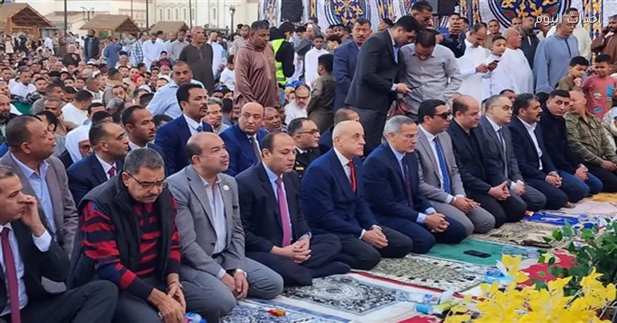 محافظ الأقصر يؤدي صلاة عيد الفطر بساحة سيدي أبوالحجاج