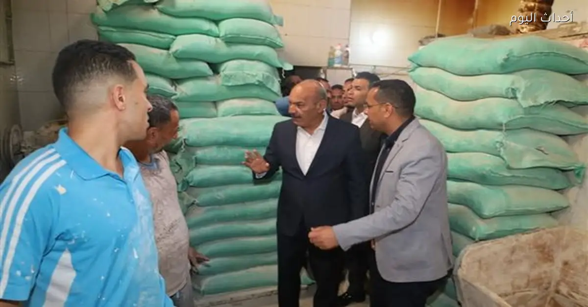 محافظ السويس يزور مخزن أنابيب ومخبز في حي الأربعين