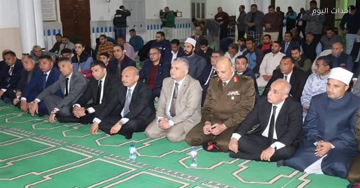 محافظ السويس يشارك الأهالي احتفال ليلة القدر بمسجد بورتوفيق