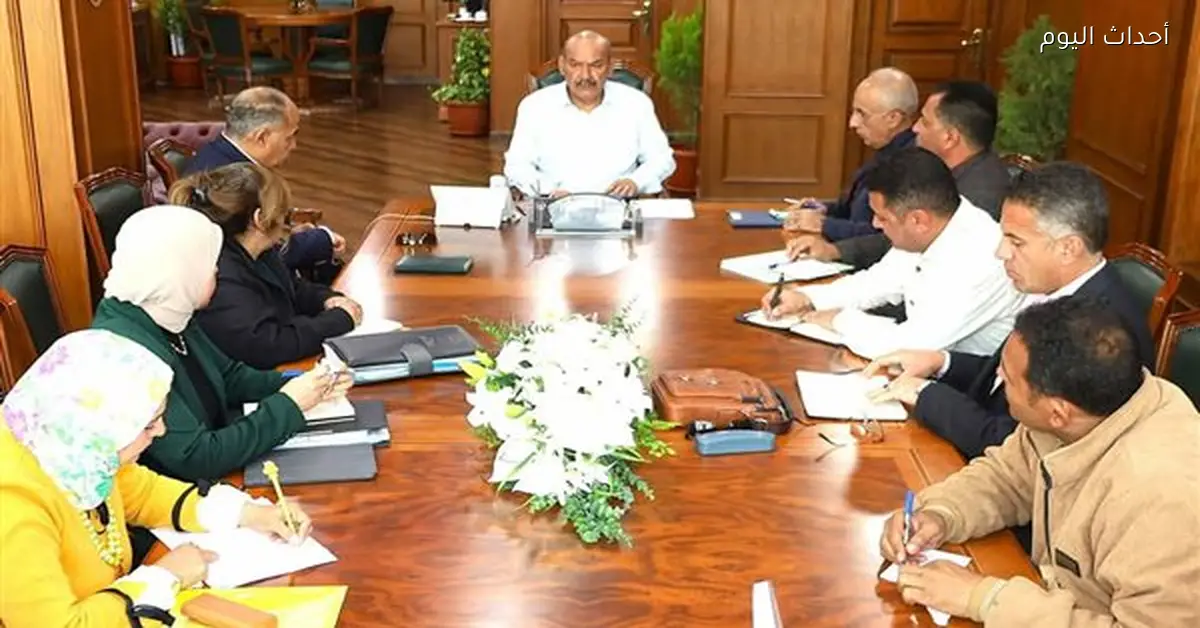 محافظ السويس يطالب بتسريع منظومة النظافة والتراخيص