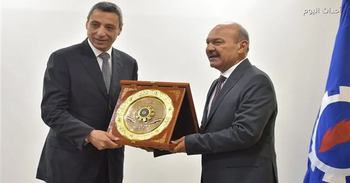 محافظ السويس يكرم اللواء طارق الشاذلي في يوم الوفاء