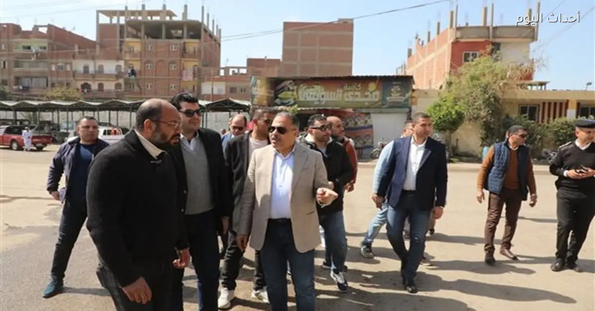 محافظ الشرقية يتفقد مواقف الأحرار لضمان التزام السائقين بالتعريفة