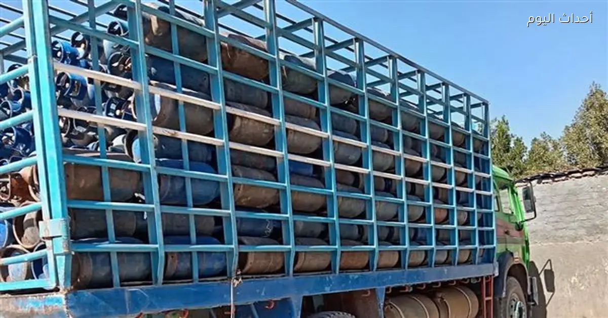 محافظ قنا يتابع توزيع أسطوانات البوتاجاز للطوارئ