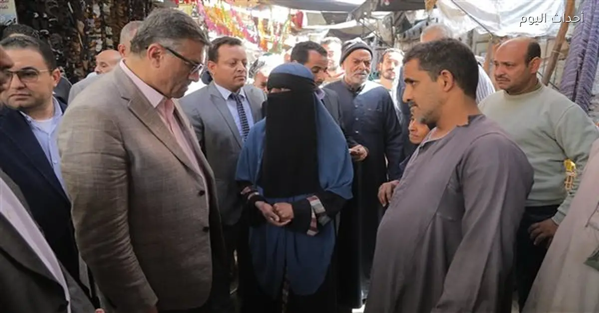 محافظ قنا يراقب تطبيق تعريفة الركوب ويلزم بتطبيق القانون