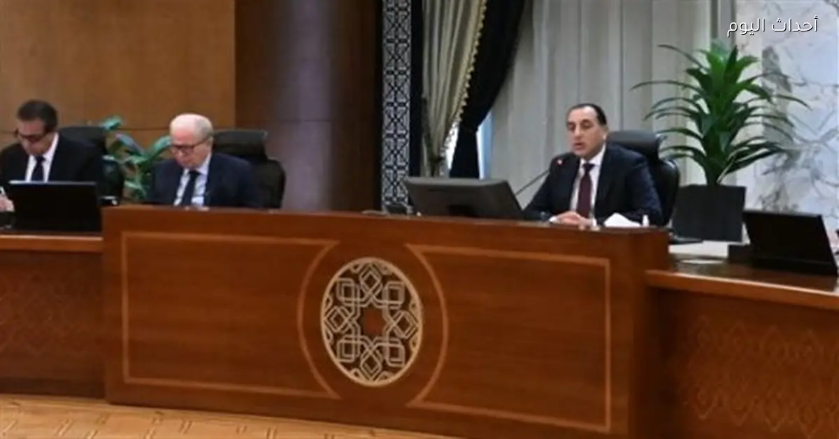 مدبولي يحدد مواعيد إغلاق المنشآت التجارية والكافيهات