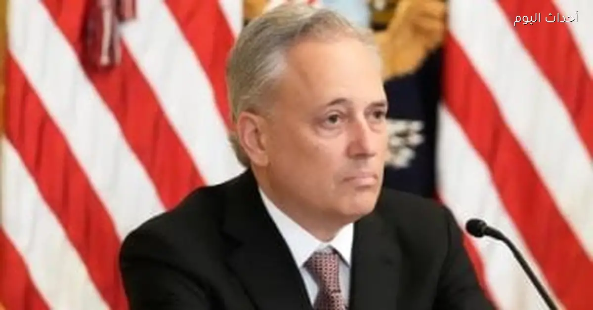 مستشار ترامب يطالب بالانسحاب من حرب إيران فوراً