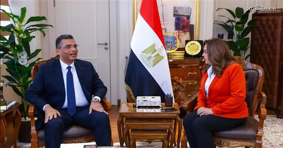 منال عوض تناقش ملفات تنموية مع محافظ البحر الأحمر