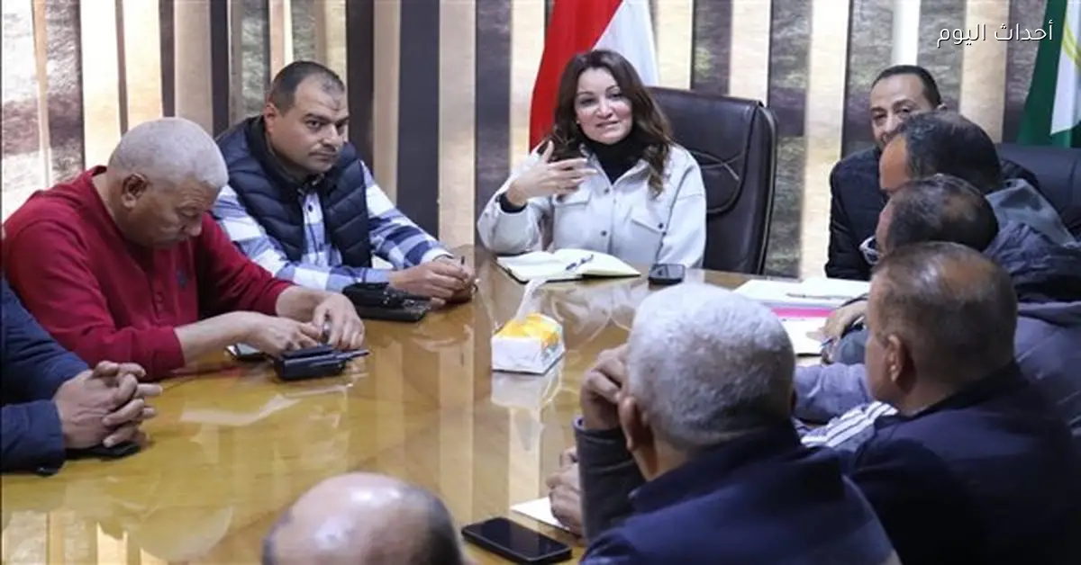 نائب محافظ الجيزة تبحث دعم منظومة النظافة مع الشركات