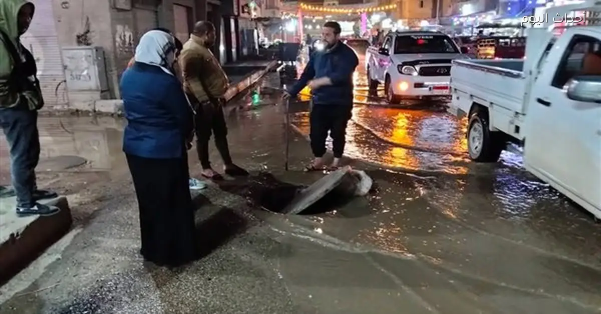 نائب محافظ السويس يزور إصلاح كسر بخط مياه 8 بوصة