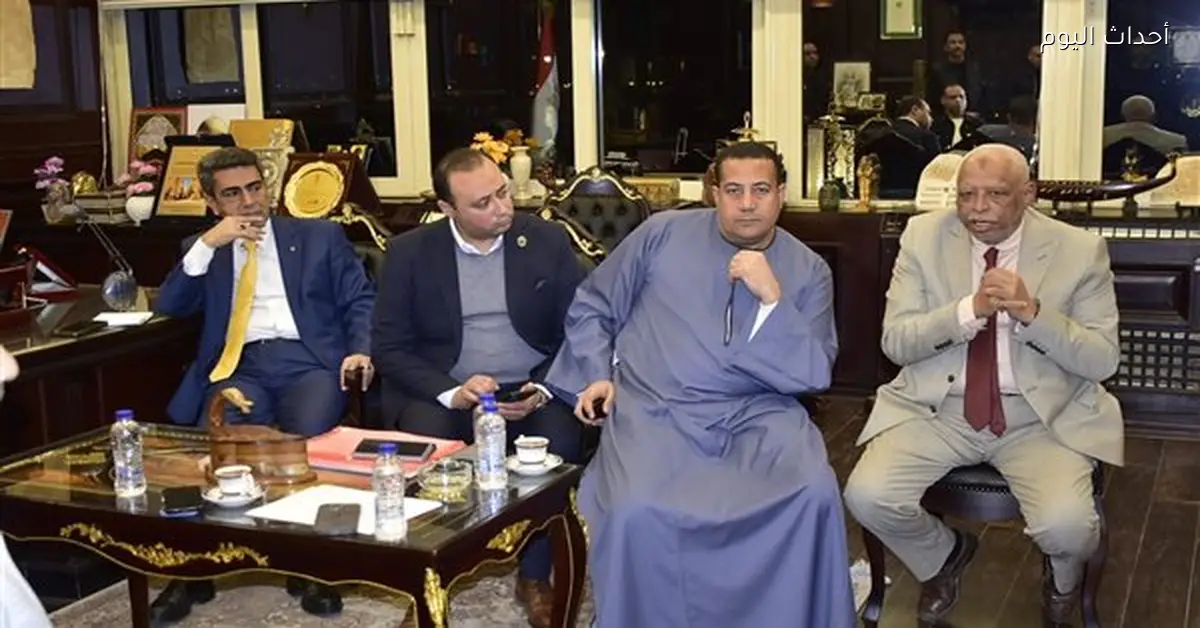 ناصر الضوي يبحث تطوير المنظومة الصحية مع محافظ الأقصر