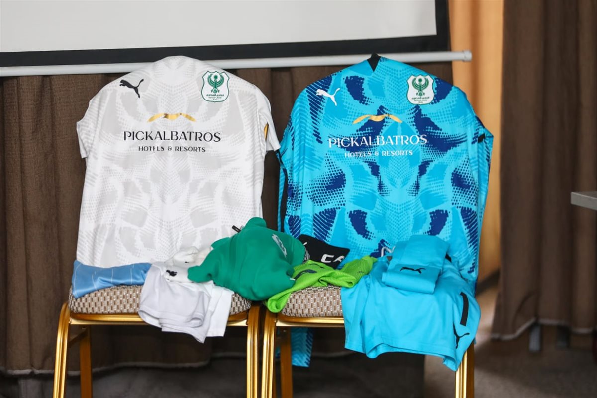 المصري بالزي التقليدي أمام شباب بلوزداد