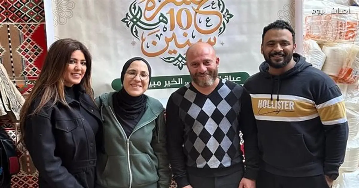 وائل رياض يساعد متطوعي مبادرة “مائدة” في تجهيز 6000 وجبة إفطار بالدقي