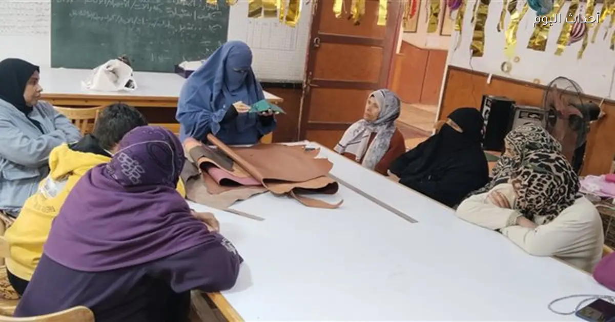 ورشة لتعليم صناعة الجلد الطبيعي في السويس برمضان
