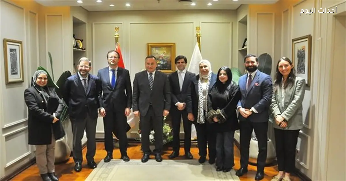 وزير التعليم العالي يناقش التعاون مع سفير إسبانيا ووفد من جامعة IE الإسبانية