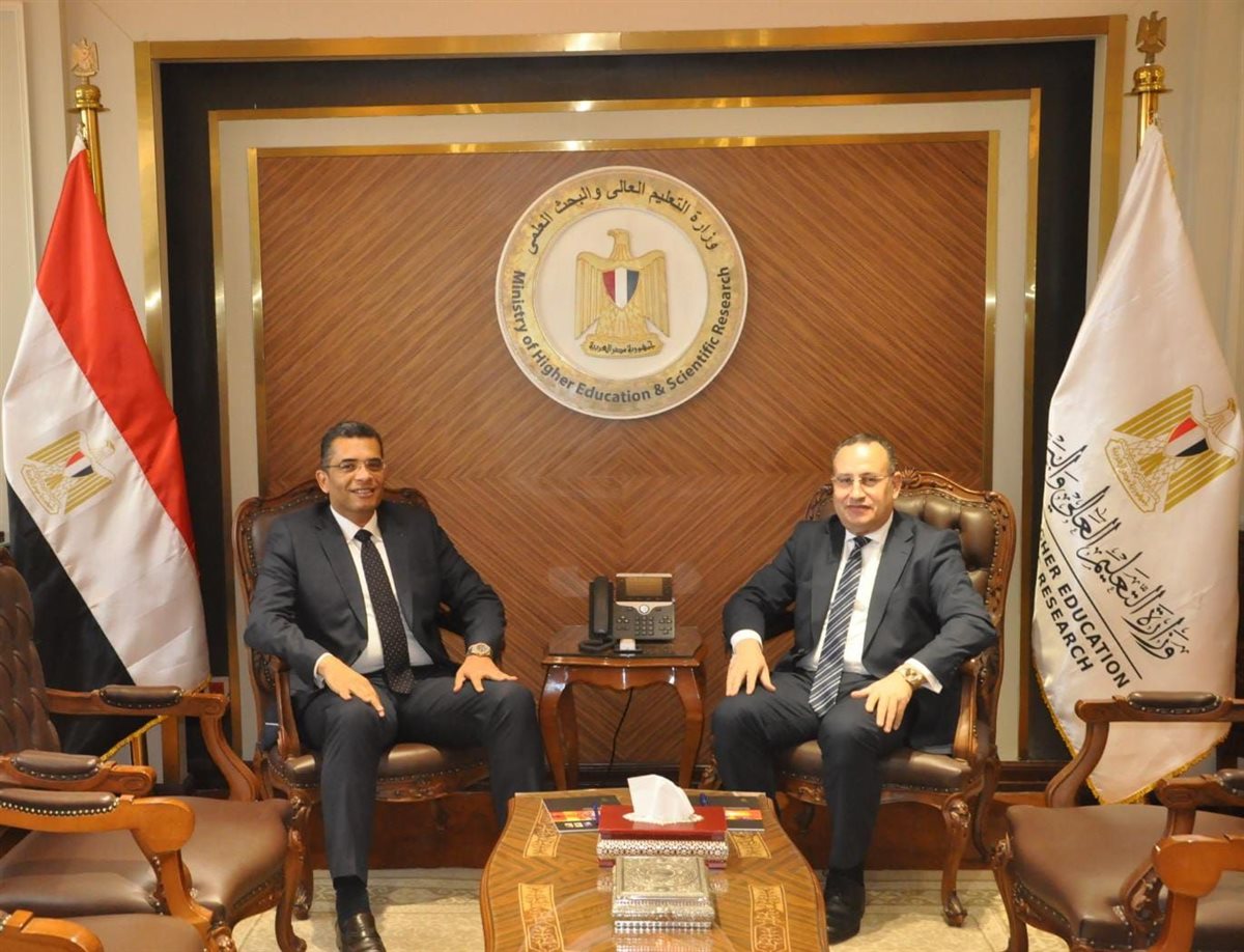 اجتماع وزير التعليم العالي ومحافظ البحر الأحمر