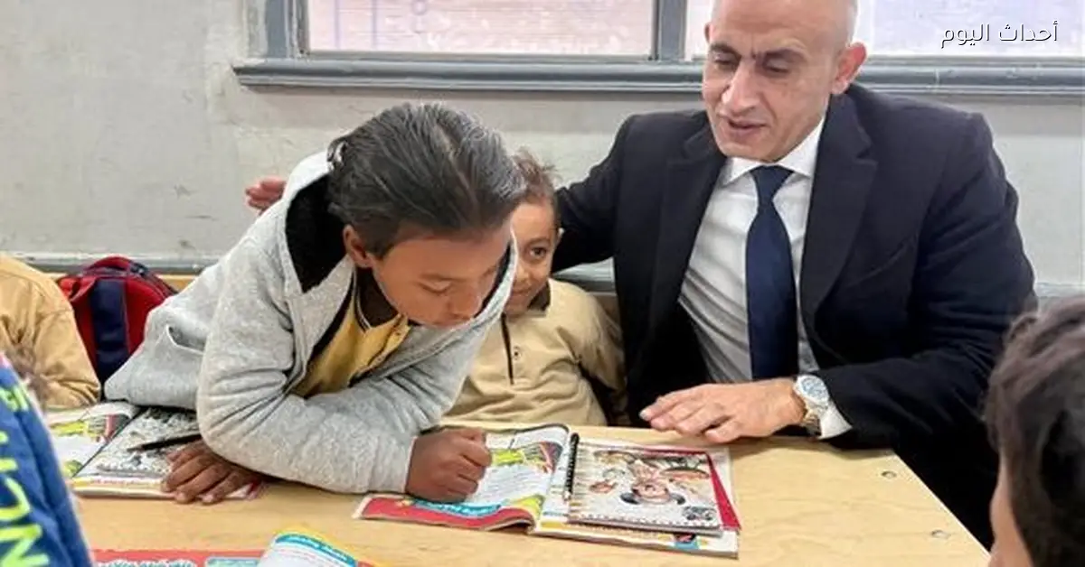 وزير التعليم يزور مدارس قنا ويتحدث مع الطلاب والمعلمين عن سير الدراسة