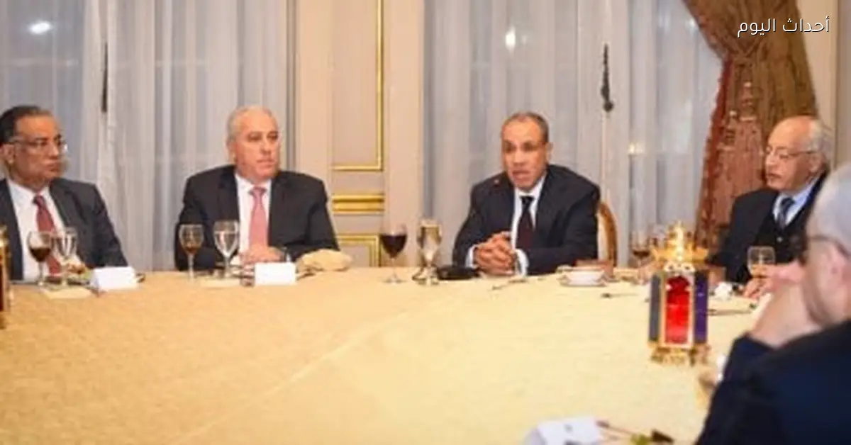 وزير الخارجية يلتقي برؤساء الهيئات الإعلامية وصحف مصر