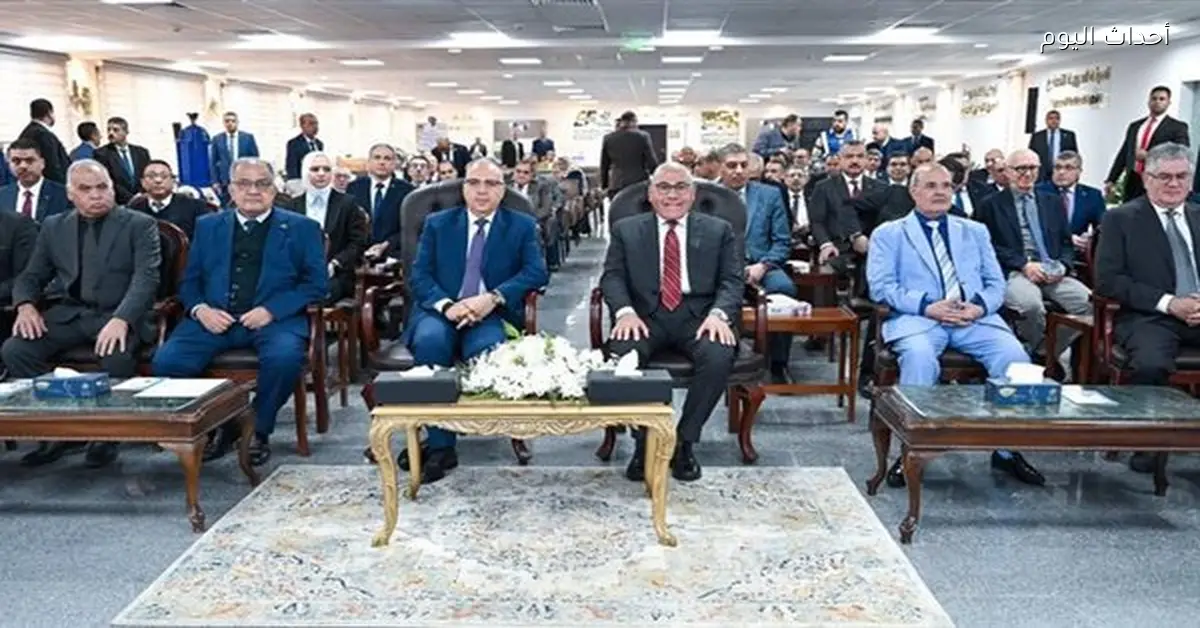 وزير الري ورئيس العربية للتصنيع يتفقدان مصنع المحركات