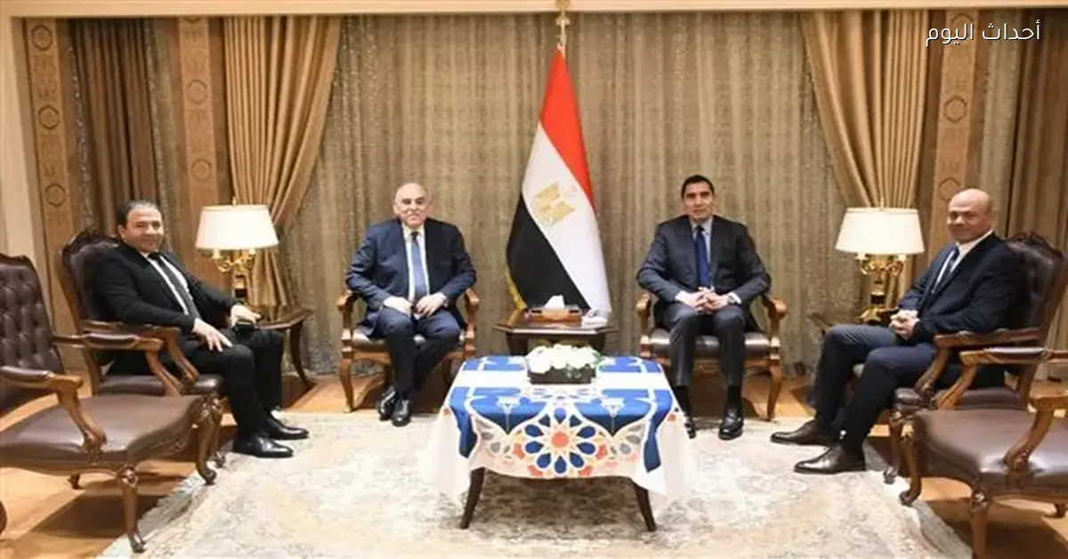 وزير الشباب والرياضة يبحث التعاون مع إدارة نادي الصيد