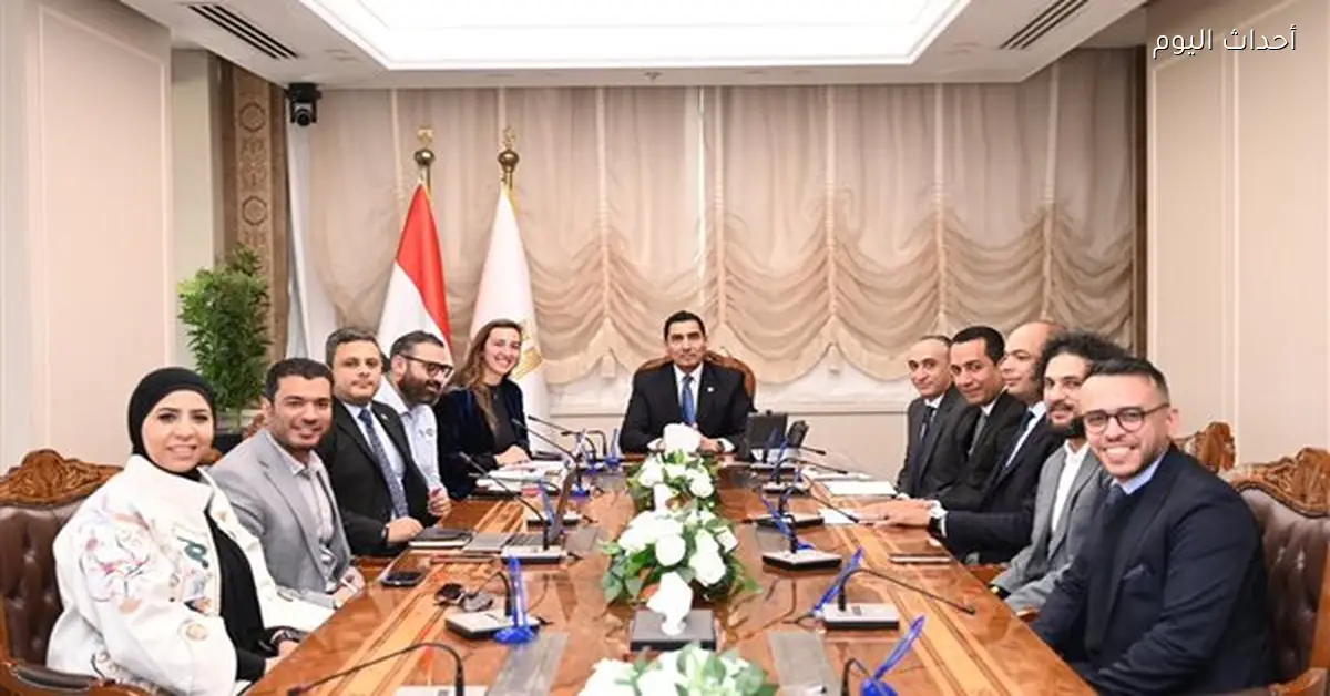 وزير الشباب والرياضة يجتمع مع اتحاد الريشة الطائرة