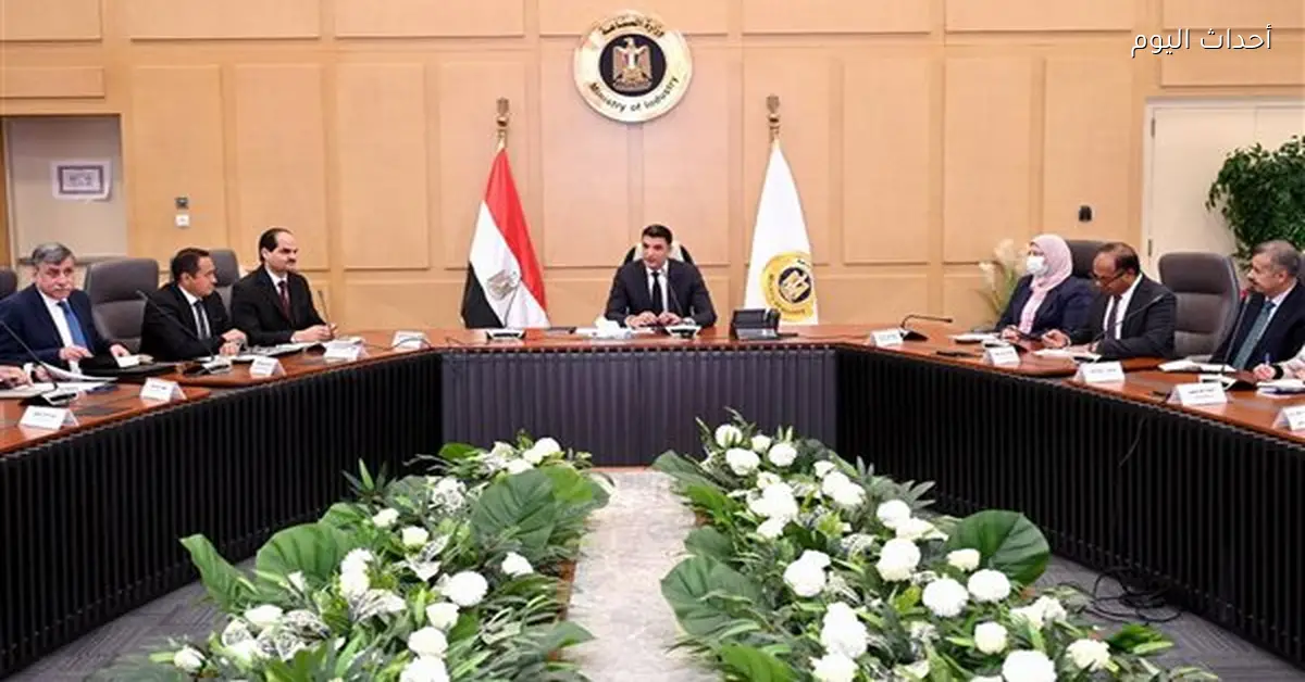 وزير الصناعة يدعو الشركات لسداد مديونيات الغاز لضمان استدامة التشغيل