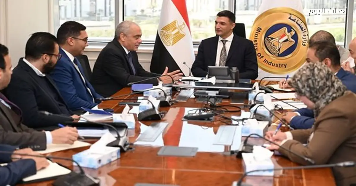 وزير الصناعة يناقش خطة توسعات بقيمة 480 مليون دولار مع مجموعة العربي
