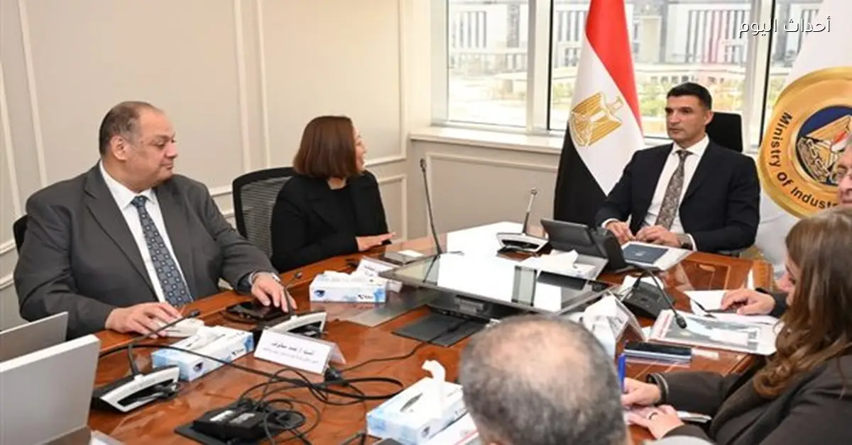 وزير الصناعة يناقش خطط جنرال موتورز لتوسيع الإنتاج في مصر