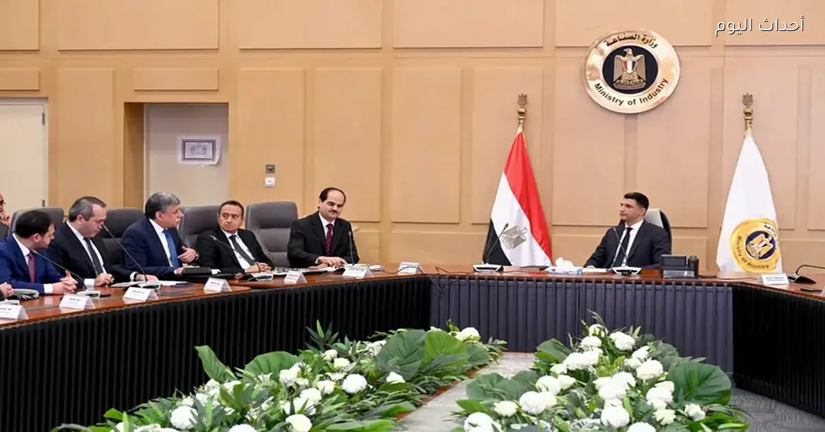 وزير الصناعة يناقش مع مصنعي السيراميك والبورسلين تحديات القطاع وطرق الحل