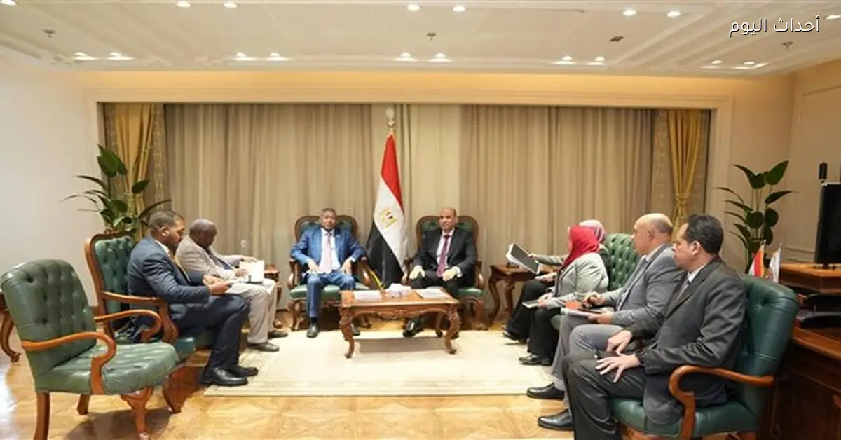 وزير العمل يبحث مع سفير السودان تبادل خبرات التدريب