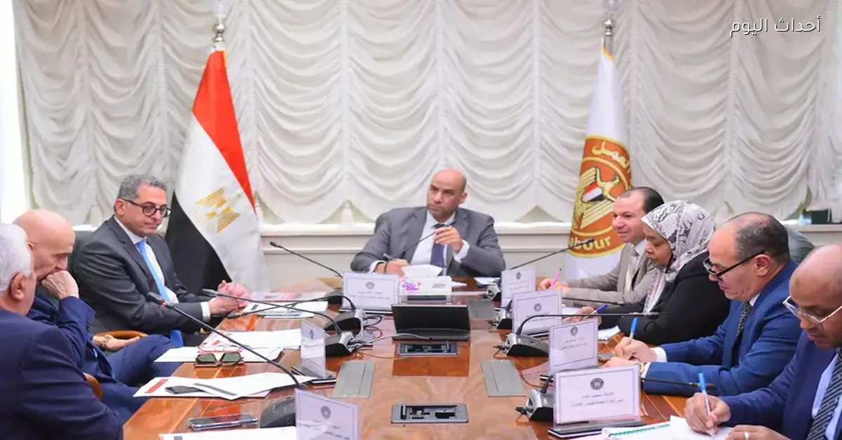 وزير العمل يعلن عن إزالة عقبات صناعة الملابس الجاهزة لدعم العمالة