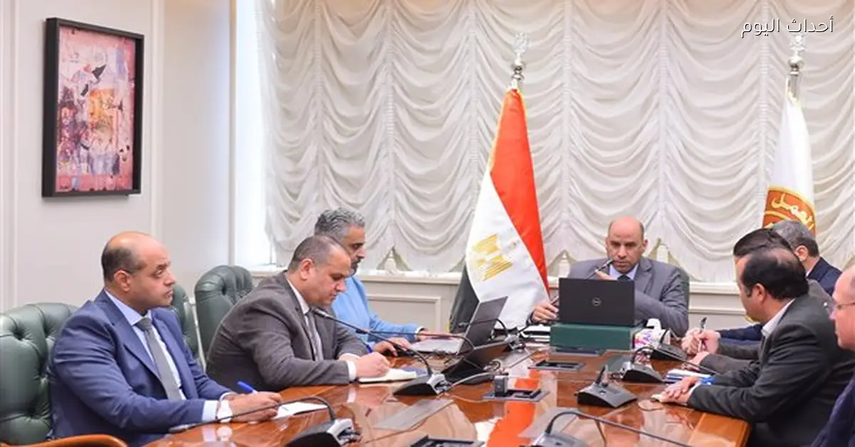 وزير العمل يهنئ موظفي الديوان العام بعيد الفطر