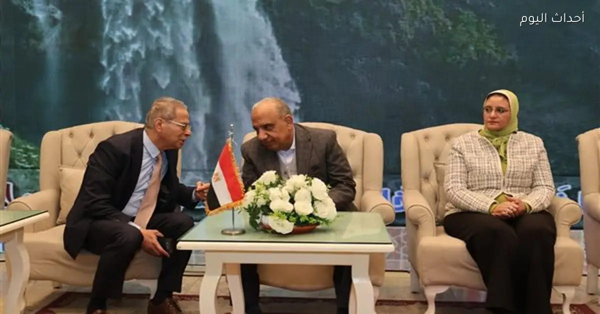 وزير الكهرباء يتناول الإفطار مع العاملين والنقابة العامة للمرافق