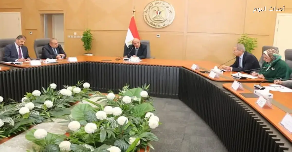 وزير الكهرباء يناقش مع لجنة إدارة الأزمات رفع درجة الاستعداد للطوارئ