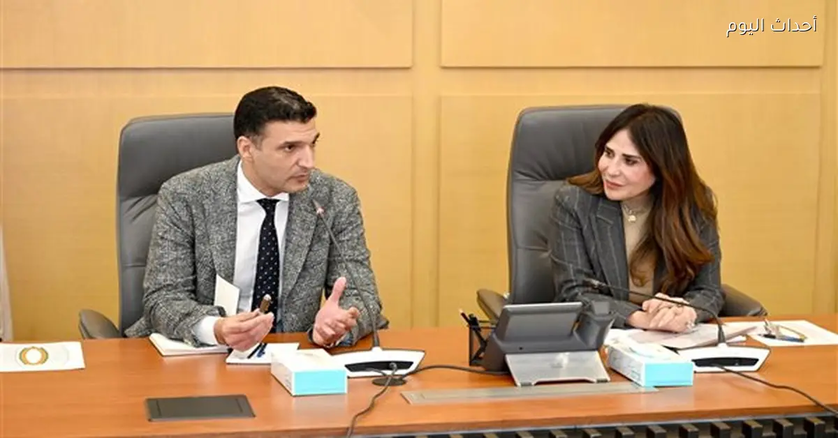 وزيرا الإسكان والصناعة يناقشان تطوير المناطق الصناعية