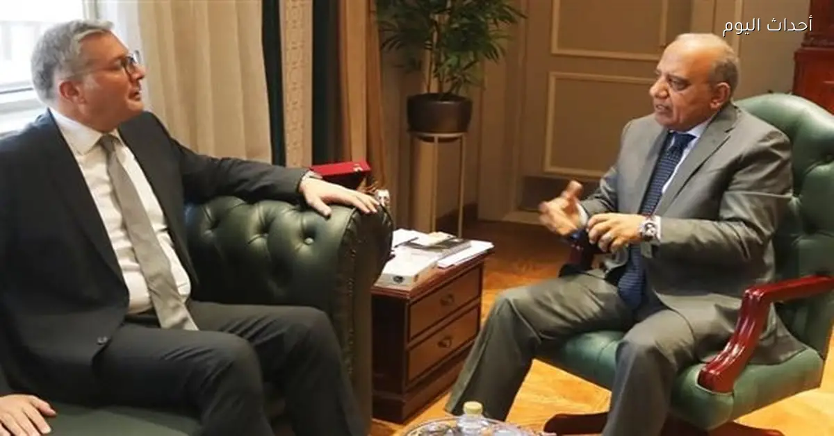 وزيرا الكهرباء والبترول يحضران إفطارا جماعيا لفريق العمل