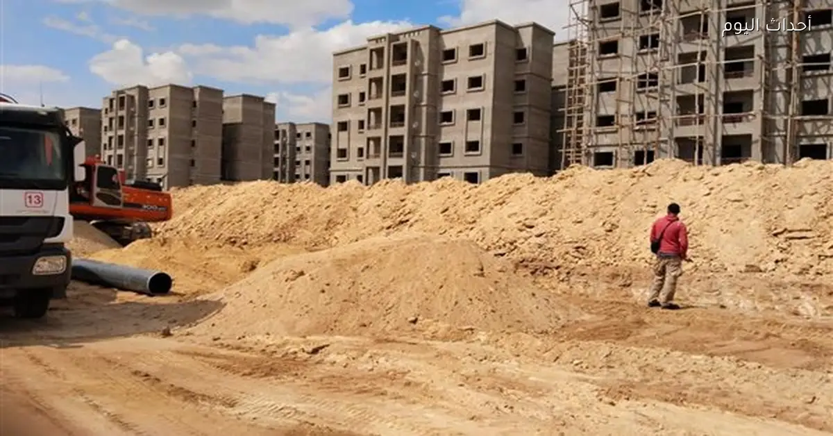 وزيرة الإسكان تتابع مشروعات المرافق في العبور الجديدة