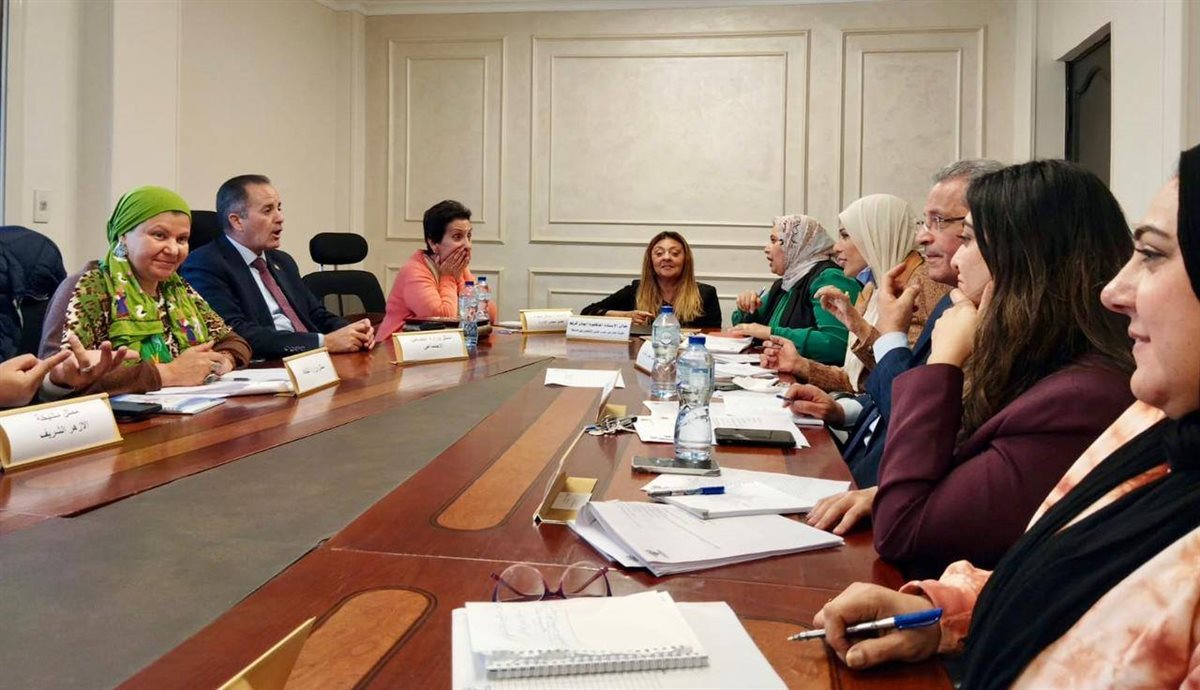 لجنة اختيار الأسرة المثالية