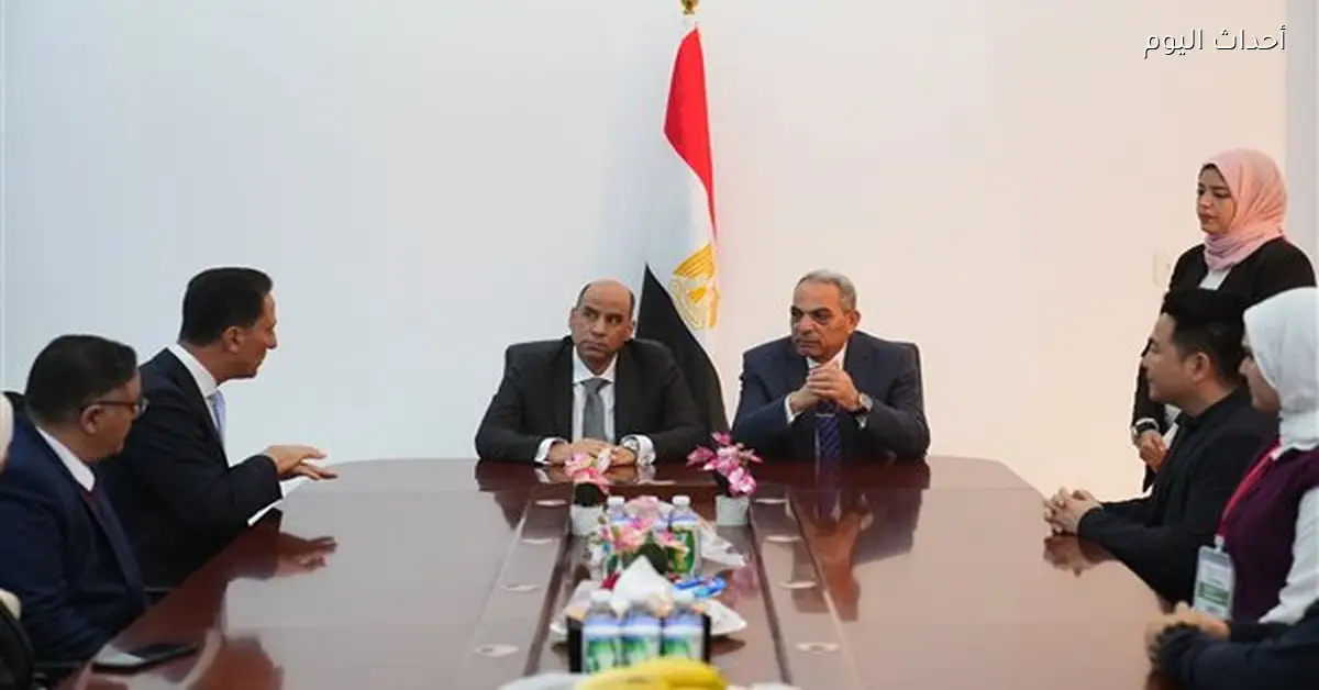 تسليم عقود لشباب ذوي الهمم في الإسماعيلية