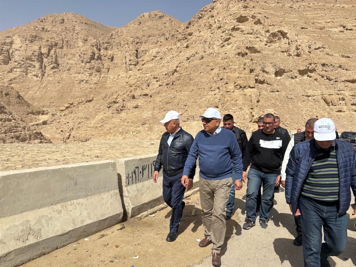 وزير النقل والكهرباء يتفقدان مشروعات طاقة الرياح في جبل الجلالة