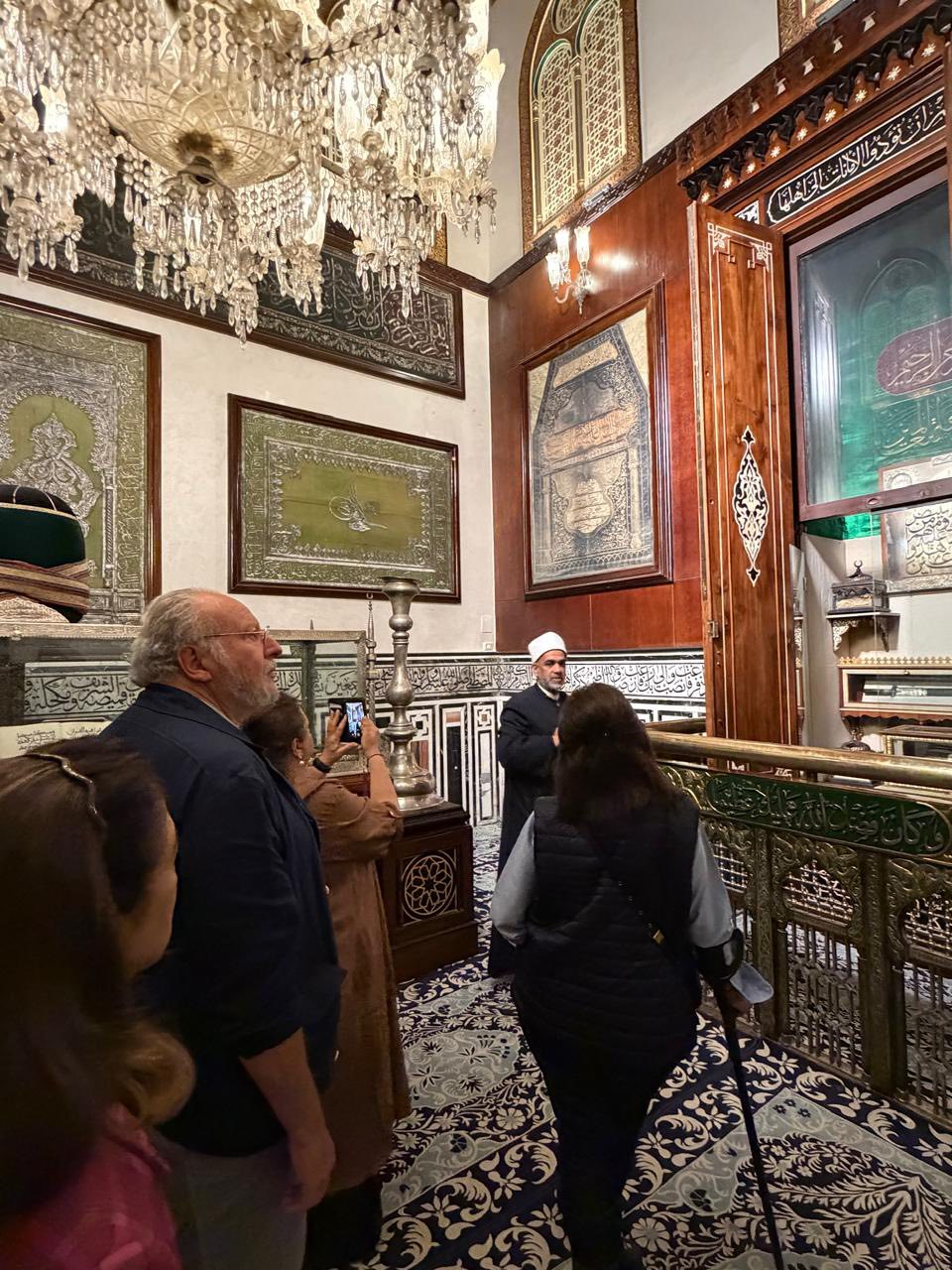 جانب من زيارة أحمد فؤاد الثاني لمسجد الحسين