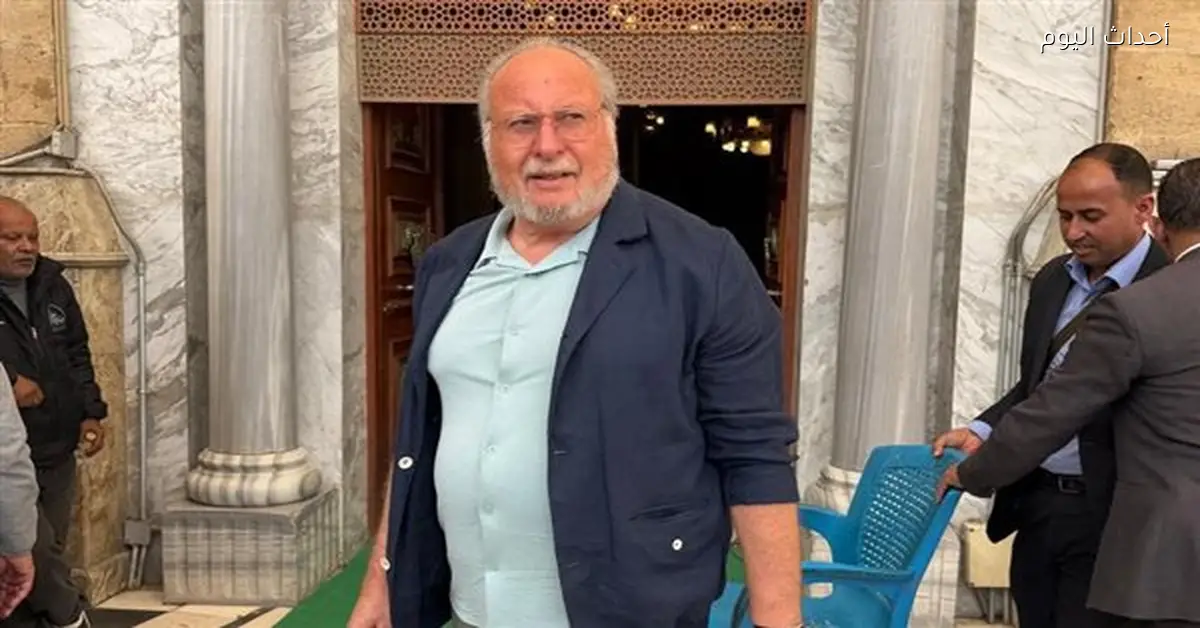 أحمد فؤاد الثاني يزور مسجد الحسين ويثني على تطوير الأضرحة