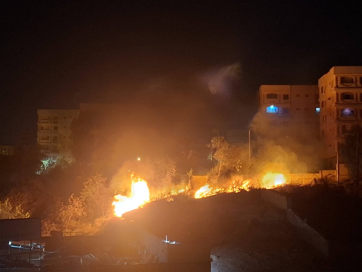 جانب من اندلاع الحريق 