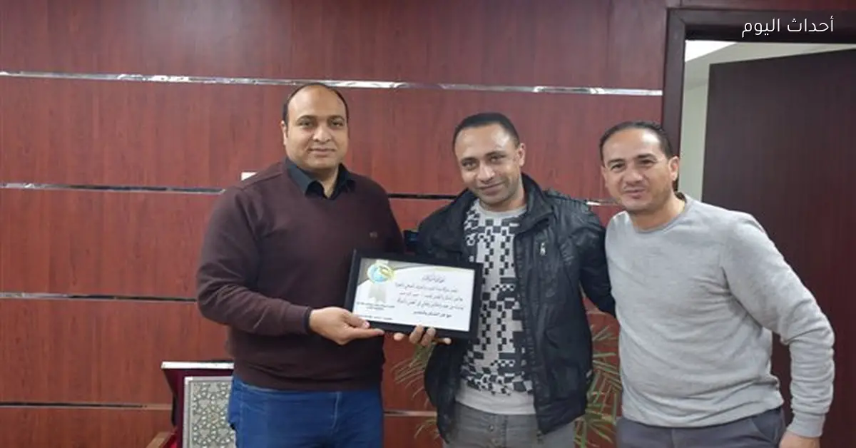 تكريم سائق مصاب خلال مواجهة مياه الأمطار بالجيزة