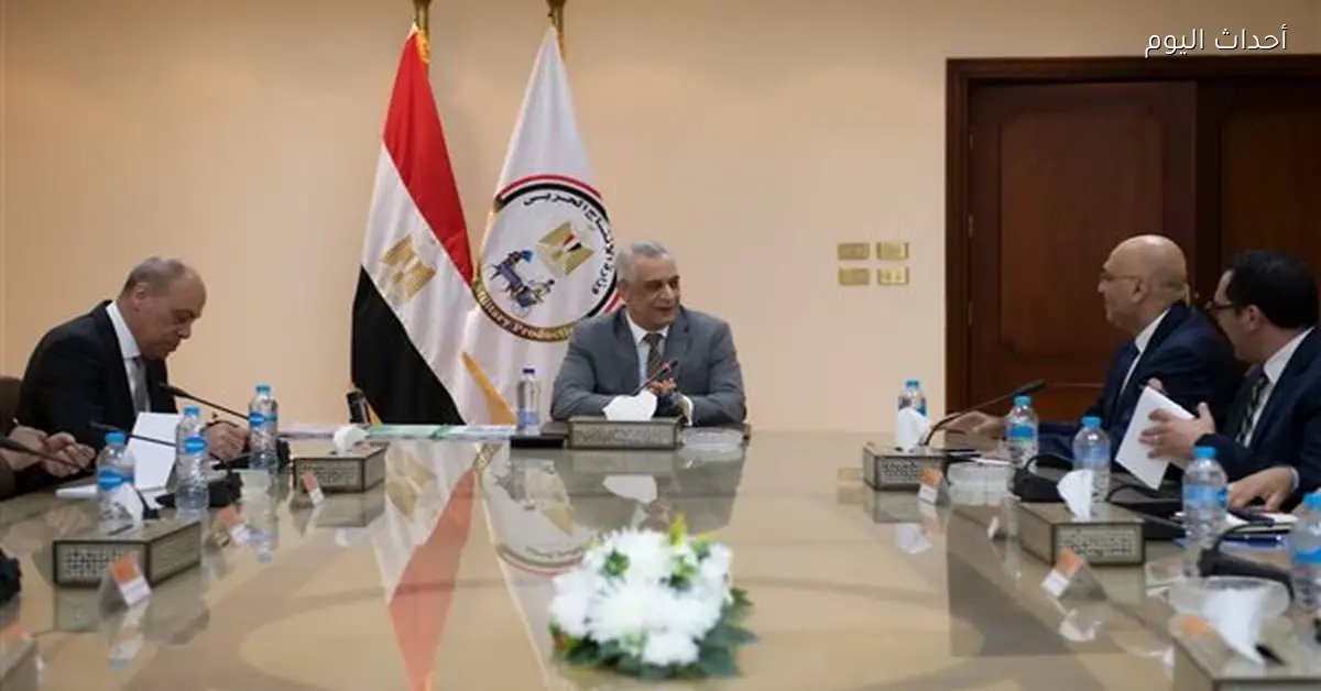 جمبلاط: توفير فرص عمل وزيادة إنتاجية العمالة المصرية