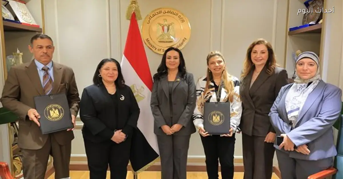 وزيرة التضامن تتابع توقيع عقود تمويل المشروعات الصغيرة