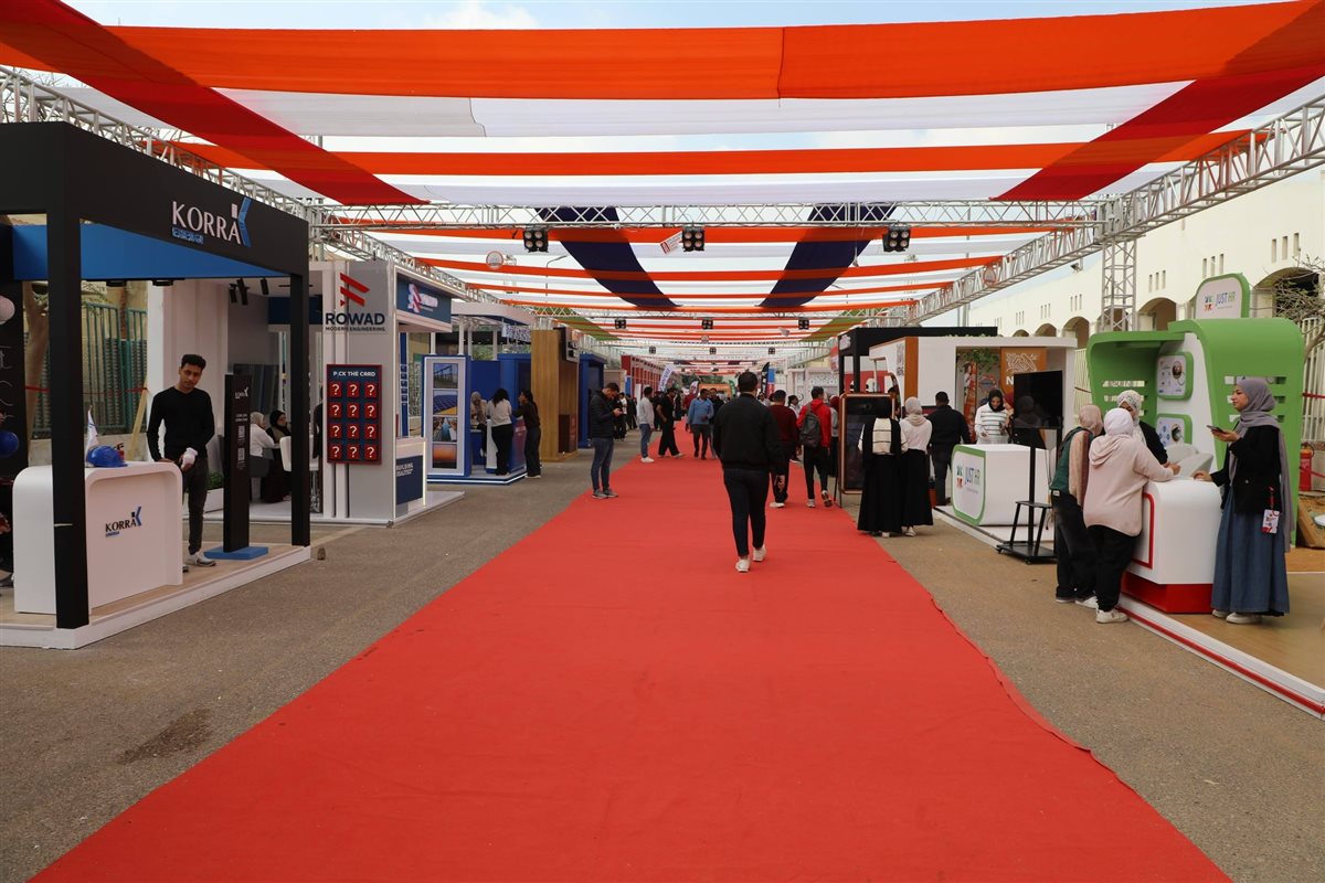 جانب من الافتتاح 